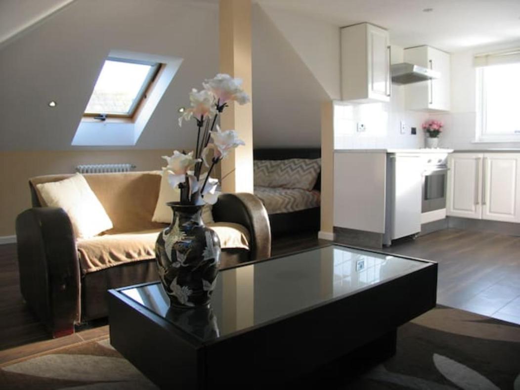 Modern Cosy Private Studio, Wifi, Ip-Tv, Must See رومفورد المظهر الخارجي الصورة